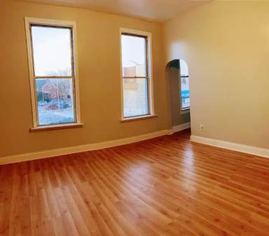 Main picture of 1315 W 31st St