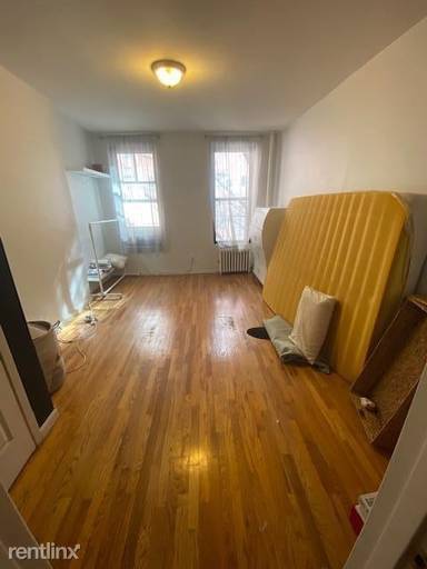 Main picture of 231 W 19th St