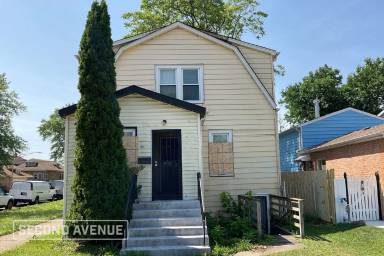 Main picture of 1301 W 97th St