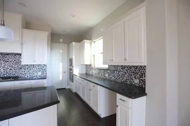 Main picture of 4240 Brookstone Dr