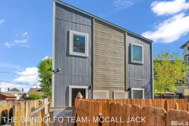 Main picture of 442 E 7th St