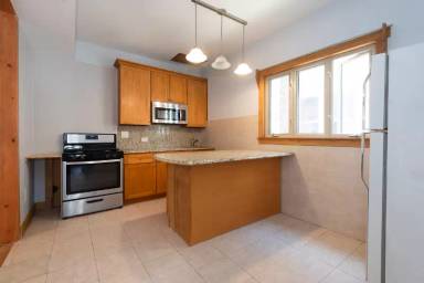 Main picture of 5140 W Montrose Ave