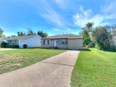 Main picture of 300 Russell Dr