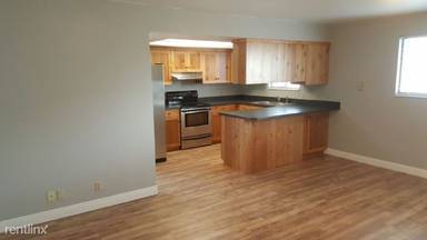 Main picture of 129 E Center St