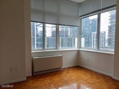 Main picture of 33 West End Avenue Apartments