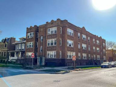 Main picture of 2207 W Byron St