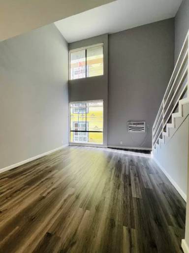 Main picture of 7044 Hawthorn Ave