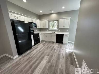 Main picture of 8271 Main St