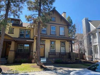 Main picture of 2617 NW Crossing Dr