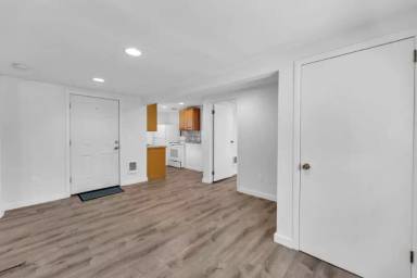 Main picture of 944 NE 155th Ave