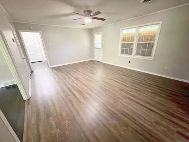 Main picture of 1922 Coventry Dr