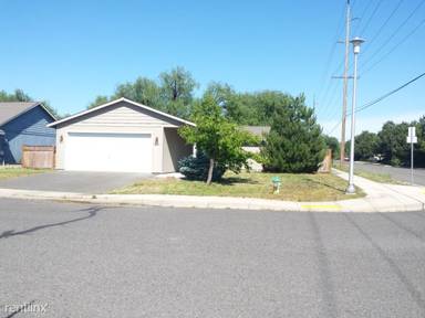 Main picture of 2202 N Brooksfield St