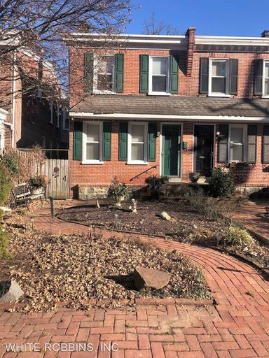 Main picture of 2426 Riddle Ave
