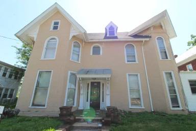 Main picture of 330 N High St