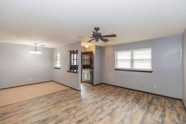 Main picture of 1950 Howard Dr