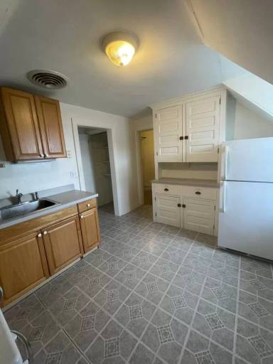 Main picture of 2 Linden Ave