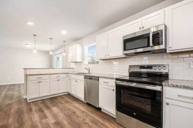 Main picture of 7285 Montego Bay St