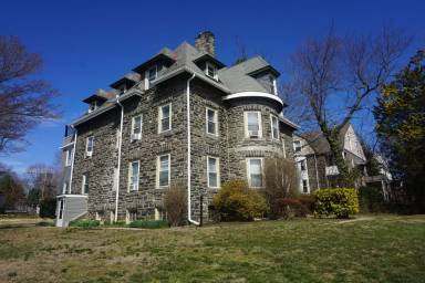 Main picture of 14 E Park Rd