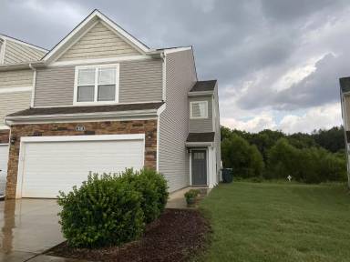 Main picture of 210 Falling Water Ln SW