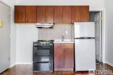 Main picture of 532 Willoughby Ave