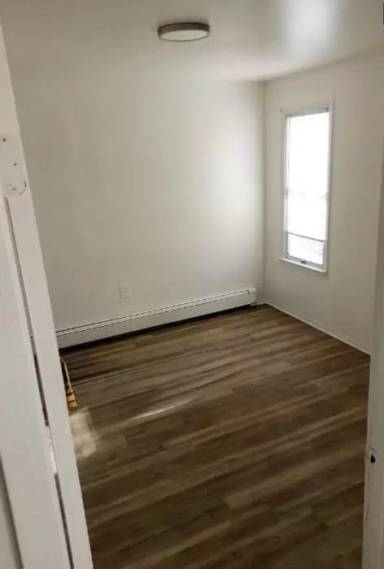Main picture of 120 E Main St