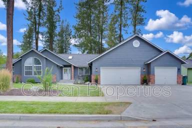 Main picture of 4741 W Woodside Ave