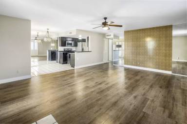 Main picture of 780 E Joan D Arc Ave