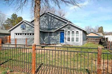 Main picture of 1300 W Targee St