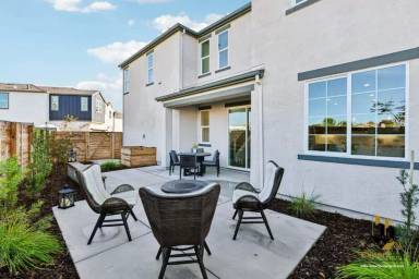 Main picture of 8647 Starburst Way