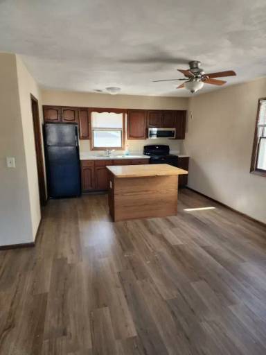 Main picture of 1556 Chase St