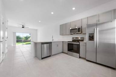 Main picture of 8565 Daybreak St