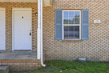 Main picture of 296 Raleigh Dr