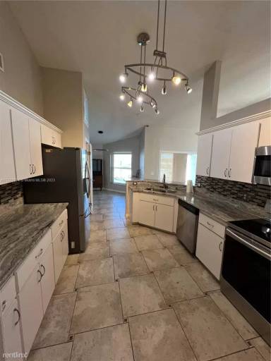 Main picture of 531 Monaco Dr