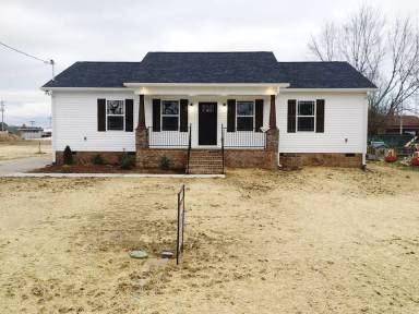 Main picture of 705 Oak Dr