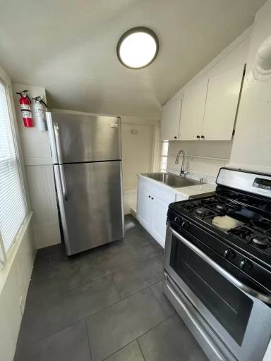 Main picture of 527 Merrimac St