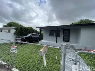 Main picture of 275 SW 50th Ave
