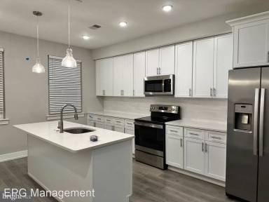 Main picture of 2530 N Howard St