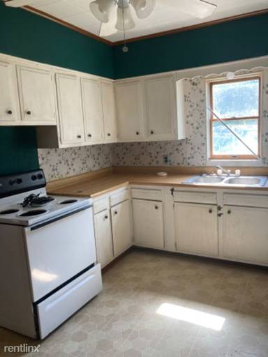 Main picture of 183 E College St
