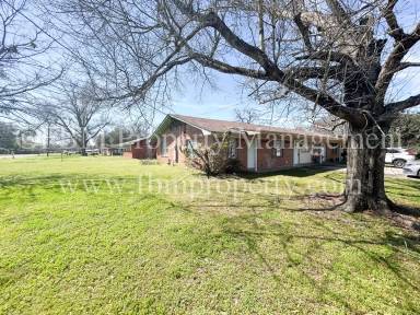 Main picture of 575 E Reunion St