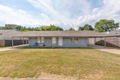 Main picture of 27 Carolane Dr