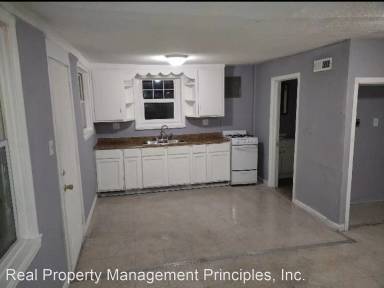 Main picture of 217 1/2 W Hyde Park Ave