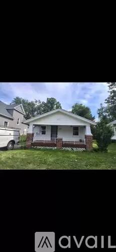 Main picture of 813 E Lawrence St