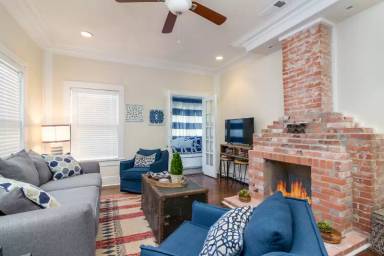 Main picture of 418 E Myrtle St