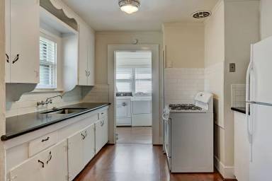 Main picture of 1926 W McKinney St