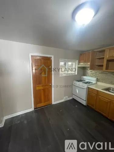 Main picture of 3438 Crystal St