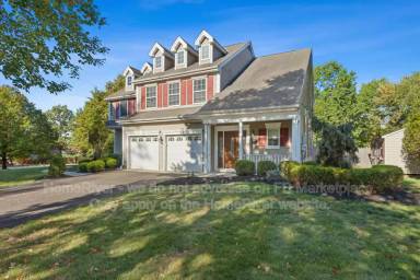 Main picture of 220 Lindsay Ct