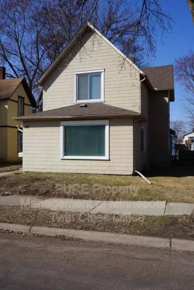 Main picture of 416 3rd Ave S