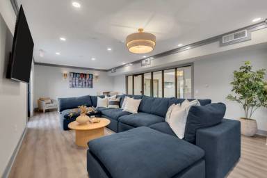 Main picture of 9 Hellers Ln