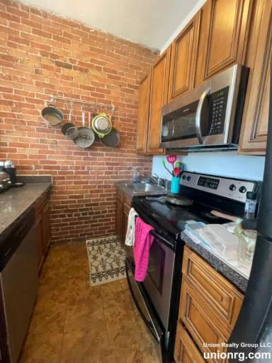 Main picture of 23 Cortes St