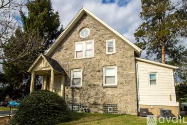 Main picture of 400 Highland Ave